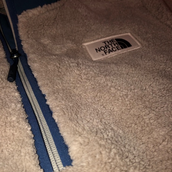 North Face Pull-Over - Picture 2 of 3